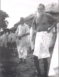 Iswar Chandra Pramanik with Vinoba Bhabe