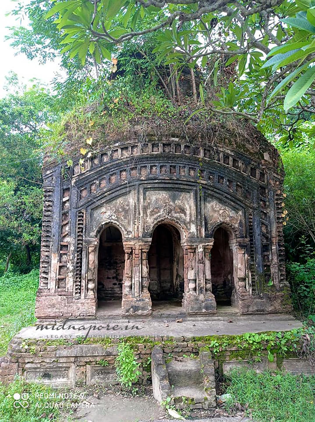 গড়গড়ে শিব মন্দিরের হরগৌরীর থান, ভৈরবপুর। 