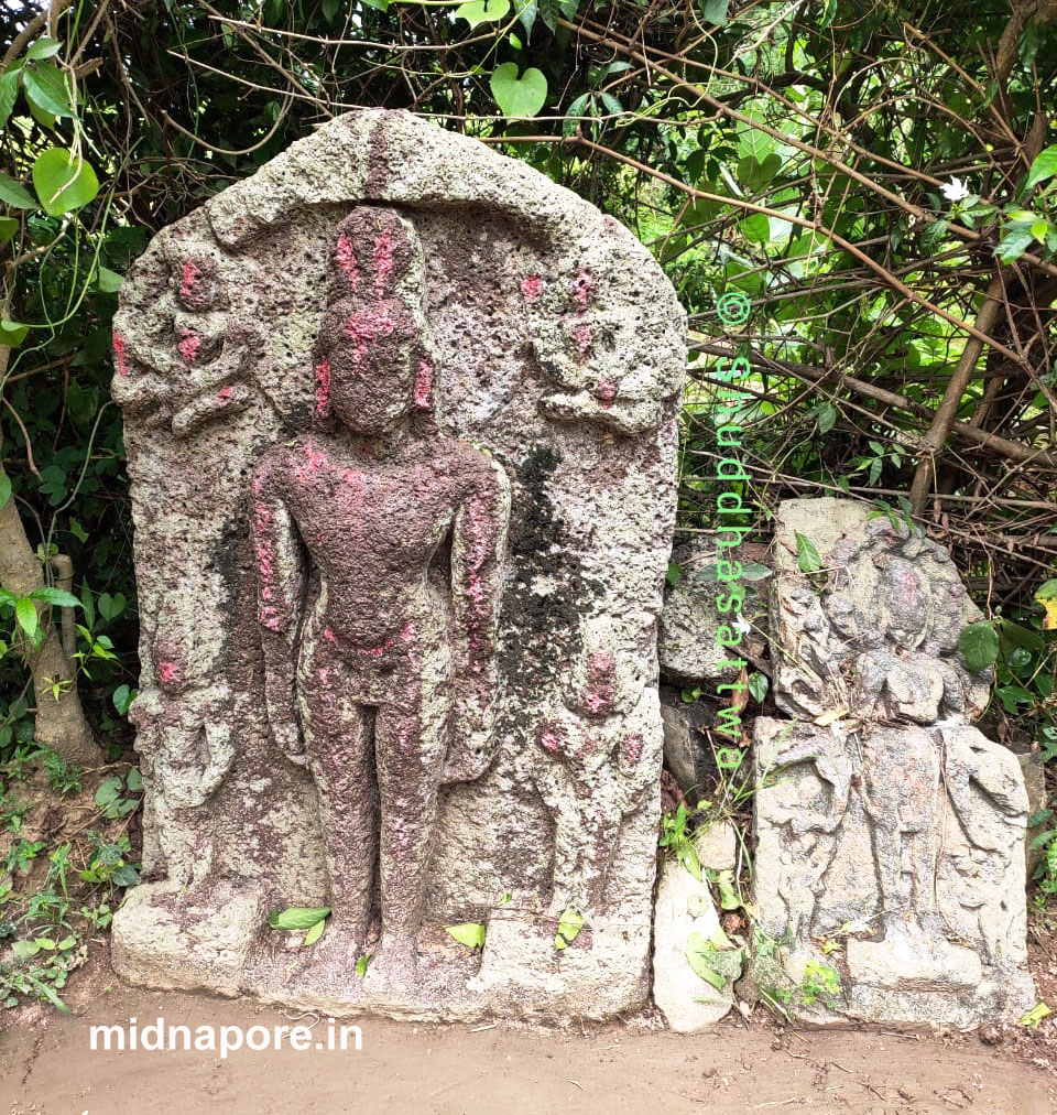 The neglected Lokeshwara Vishnu | Mara Dighi, Keshiary, Paschim Medinipur | উপেক্ষিত লোকেশ্বর বিষ্ণু