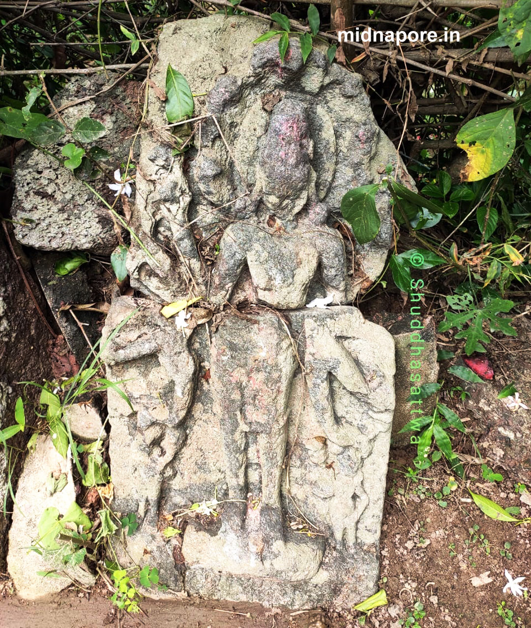 The neglected Lokeshwara Vishnu | Mara Dighi, Keshiary, Paschim Medinipur | উপেক্ষিত লোকেশ্বর বিষ্ণু