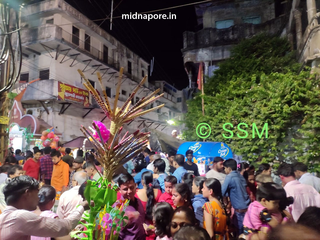 Bakulkunja, Mela, Gursutirmela, বকুলকুঞ্জ, রাধাবল্লভ মন্দির, সাহেব পুকুর চক, গুড়সুটির মেলা