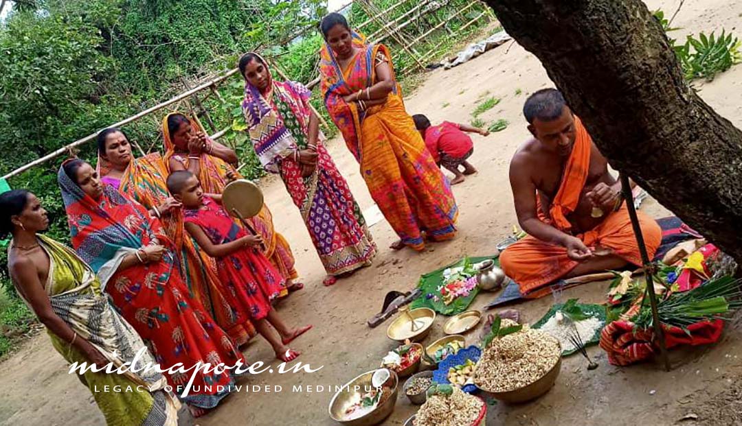 ভাদ্র মাসের শুক্লা ষষ্ঠী তিথিতে দক্ষিন পশ্চিম সীমান্ত বাংলার 'সরদেশী ষষ্ঠী' বা 'ষষ্ঠী বুড়ি'-র পূজা।