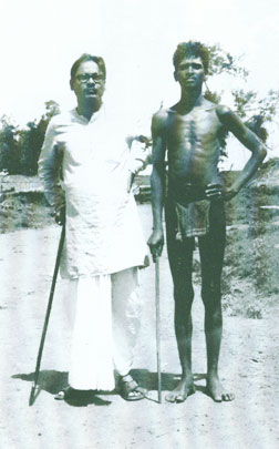 Album photos of Prabodh Bhowmik - 1970 - Andhra Pradesh - Research on "Chenchus" 