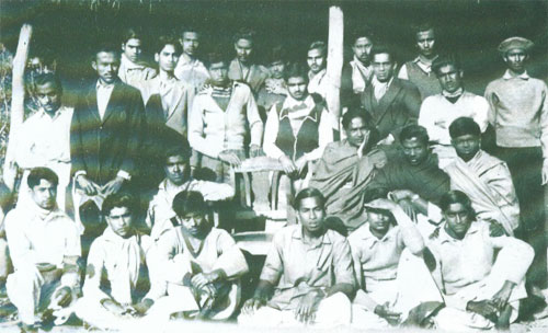 Album photos of Prabodh Bhowmik - 1958 - Prabodh Bhowmick with Bangabasi college students & teachers in Nayagram 