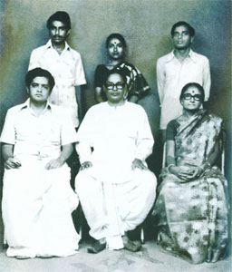 Album photos of Prabodh Bhowmik - 1979 - Prabodh Bhowmickwith student & family in Tirupati 