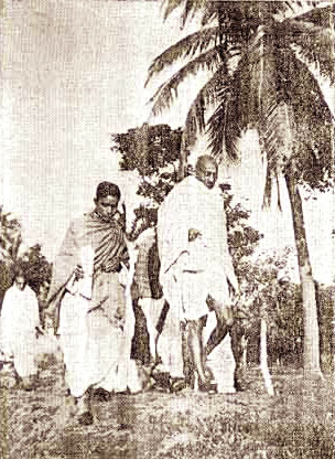 Gandhiji returning to his cottage in Mahisadal after a walk in the field - Photo by Patrika