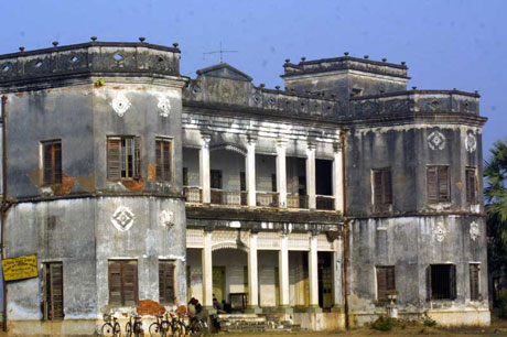 Chilkigarh Raj Palace and Kanak Durga Temple, Jhargram