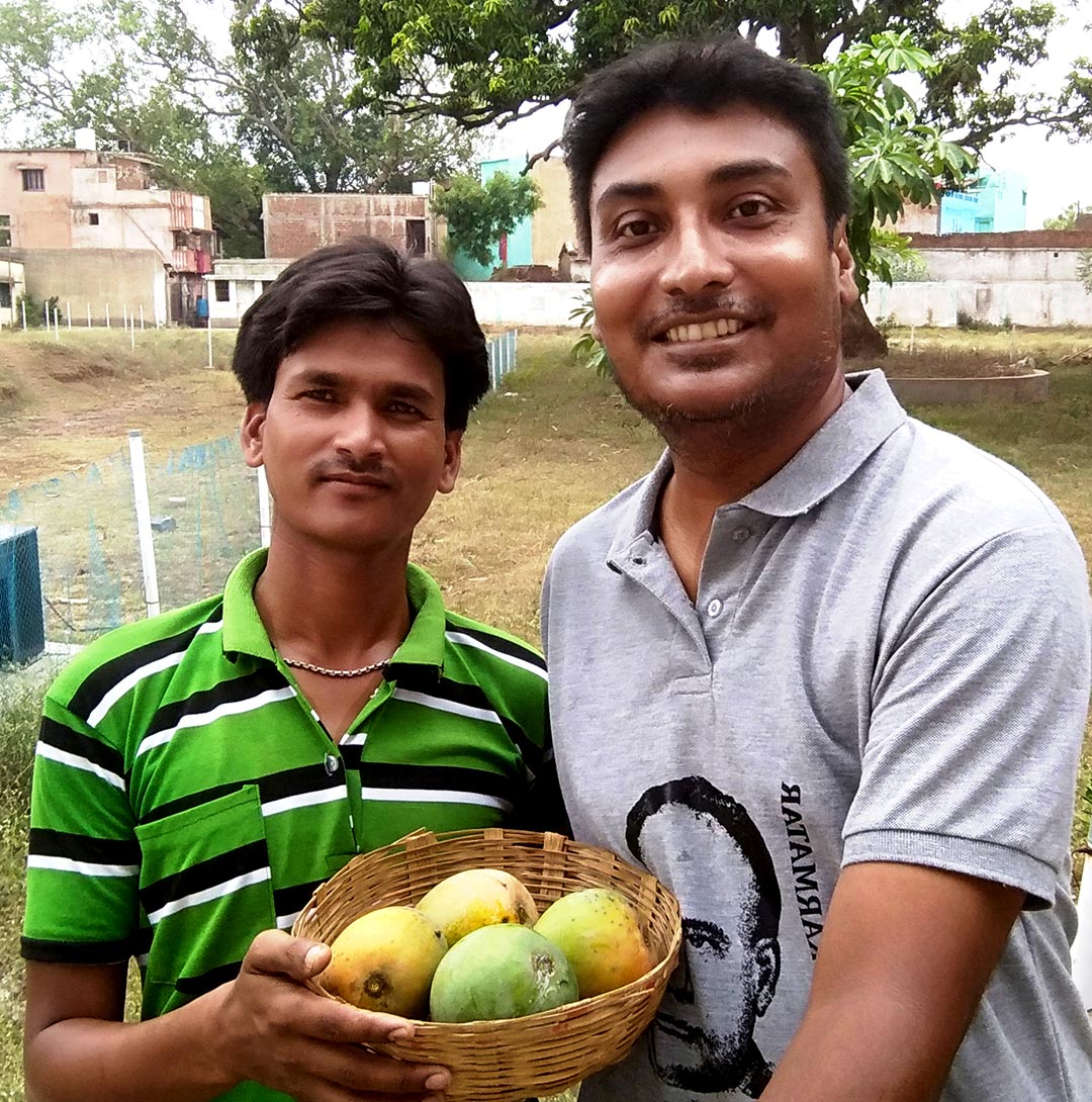 জিতেন্দর মন্ডল -এর সঙ্গে। 